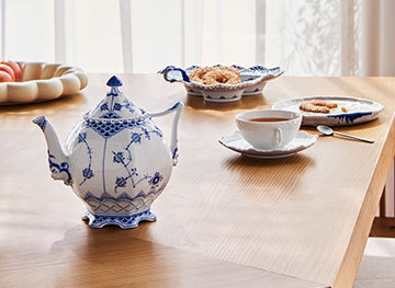 2023春新商品 ロイヤル コペンハーゲンでいまの自分を映し出すテーブルを