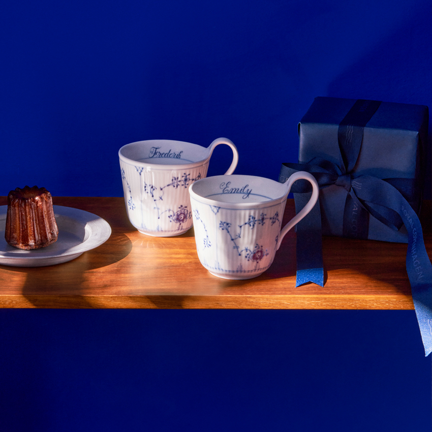 【数量・期間・店舗限定 名入れ承ります】 ブルーフルーテッド プレイン ハイハンドルマグ 330ml ビスポーク (約5ヶ月後のお届け）