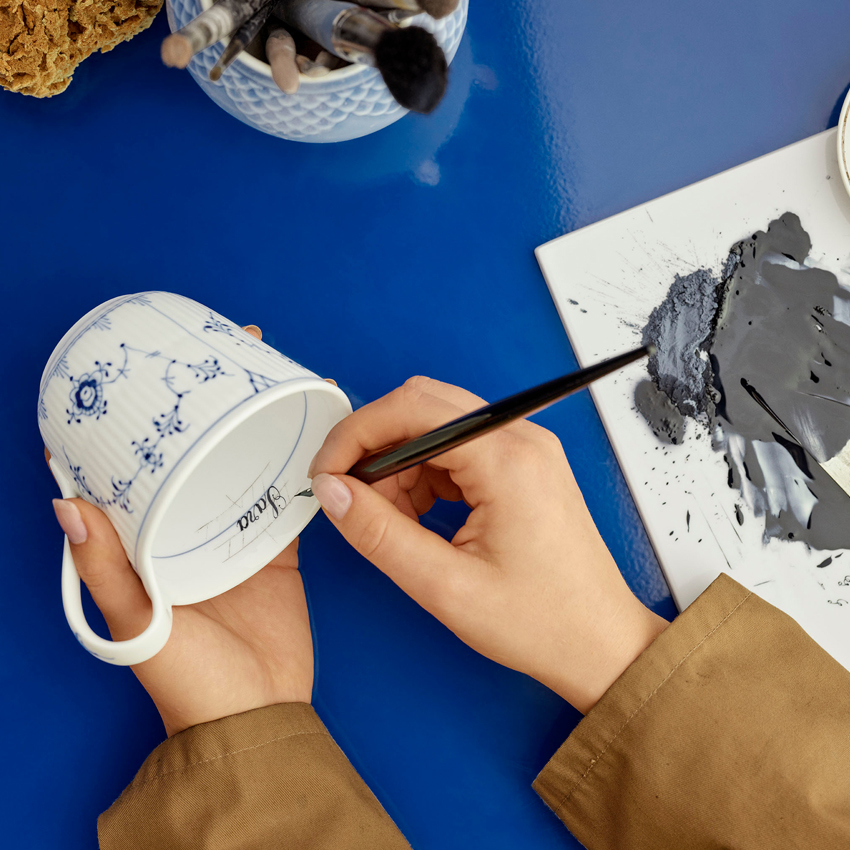 【数量・期間・店舗限定 名入れ承ります】 ブルーフルーテッド プレイン ハイハンドルマグ 330ml ビスポーク (約5ヶ月後のお届け）