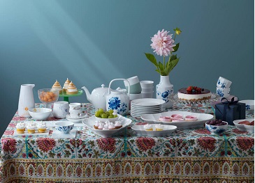 食卓にフラワーベースを置く愉しみ