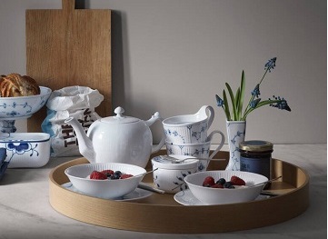 一輪挿しで作る花のある暮らし【保存版】