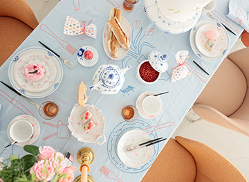 ポップな色使いに心踊る! ヴィトラの新作チェアイベントに ロイヤル コペンハーゲンのテーブルウェアが使用されました。