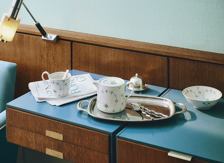 アルネ ヤコブセンが愛したグリーン ロイヤル コペンハーゲンより 「グリーンフルーテッド プレイン」コレクション登場