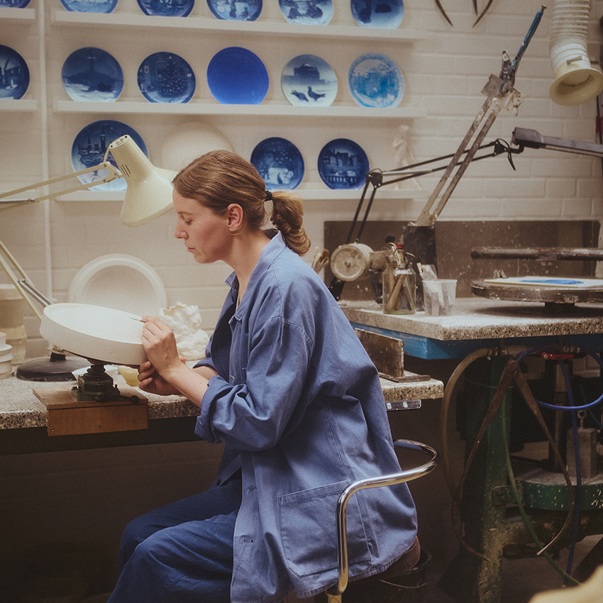 ブルーコレクタブル ロイヤル コペンハーゲン イヤープレート 2026年版 "The Marble Bridge"