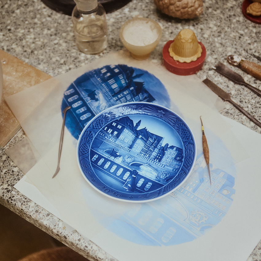 ブルーコレクタブル ロイヤル コペンハーゲン イヤープレート 2026年版 "The Marble Bridge"