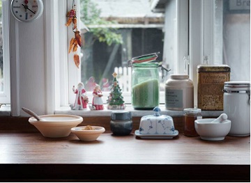 フィギュリン、オーナメントとクリスマスのご準備を