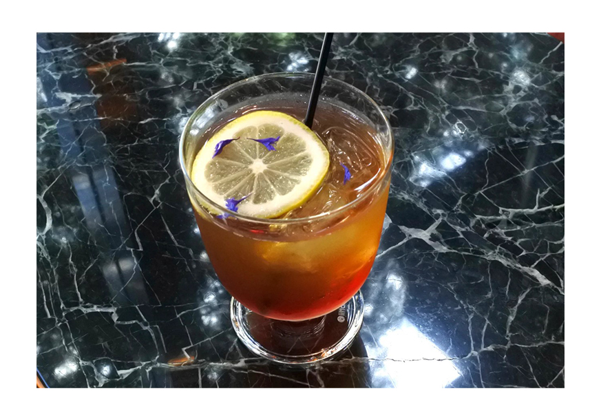 ブルーフルーテッド プレインの気品を、秋の香りとともに